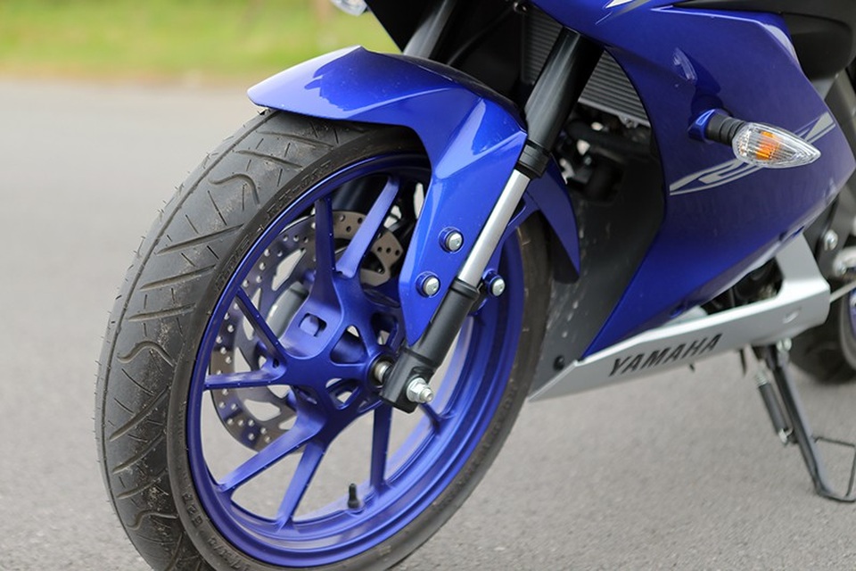 Hệ thống giảm xóc trước dạng up-side-down là lợi thế so với đối thủ tại Việt Nam.