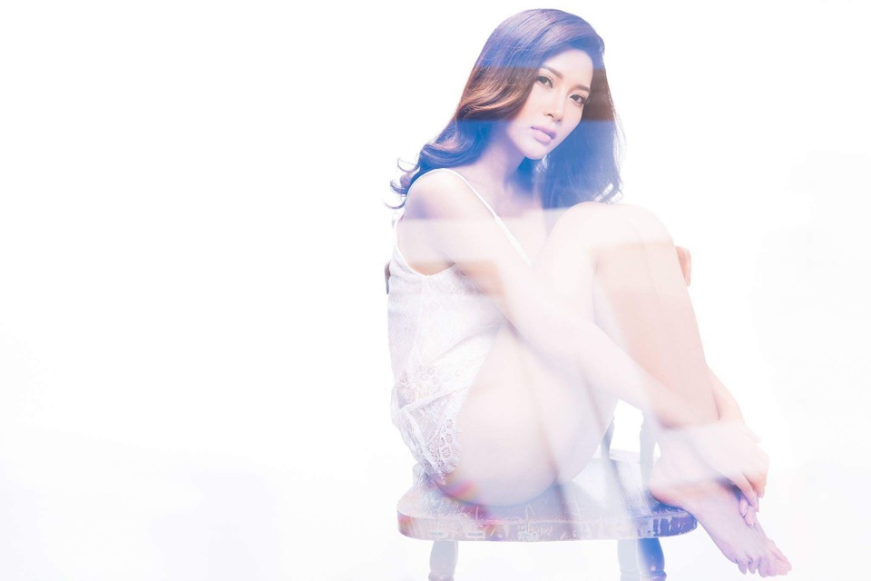 Yan My mới từ chối 2 phim Tết bởi đang tập trung kinh doanh khá thuận lợi. Mặc dù đã Nam tiến nhiều năm nhưng những ngày cuối năm này, Yan My thường cô gắng sắp xếp công việc để dành nhiều thời gian cho mẹ và gia đình ở Hà Nội.