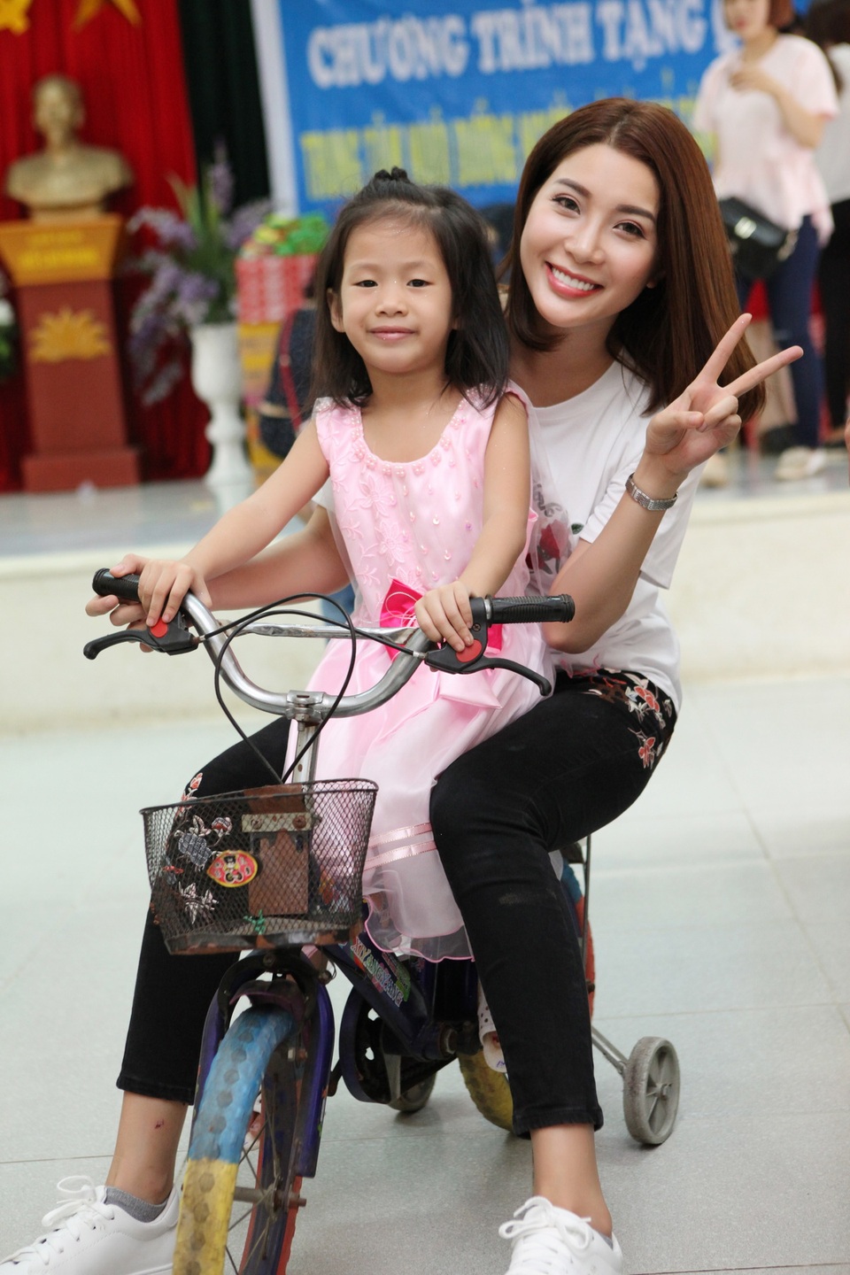 Điểm đầu tiên cho dự án này của cô là Trung tâm Trung Tâm Nuôi dưỡng người già và trẻ khuyết tật, xã Thụy An, Ba Vì, Hà Nội.