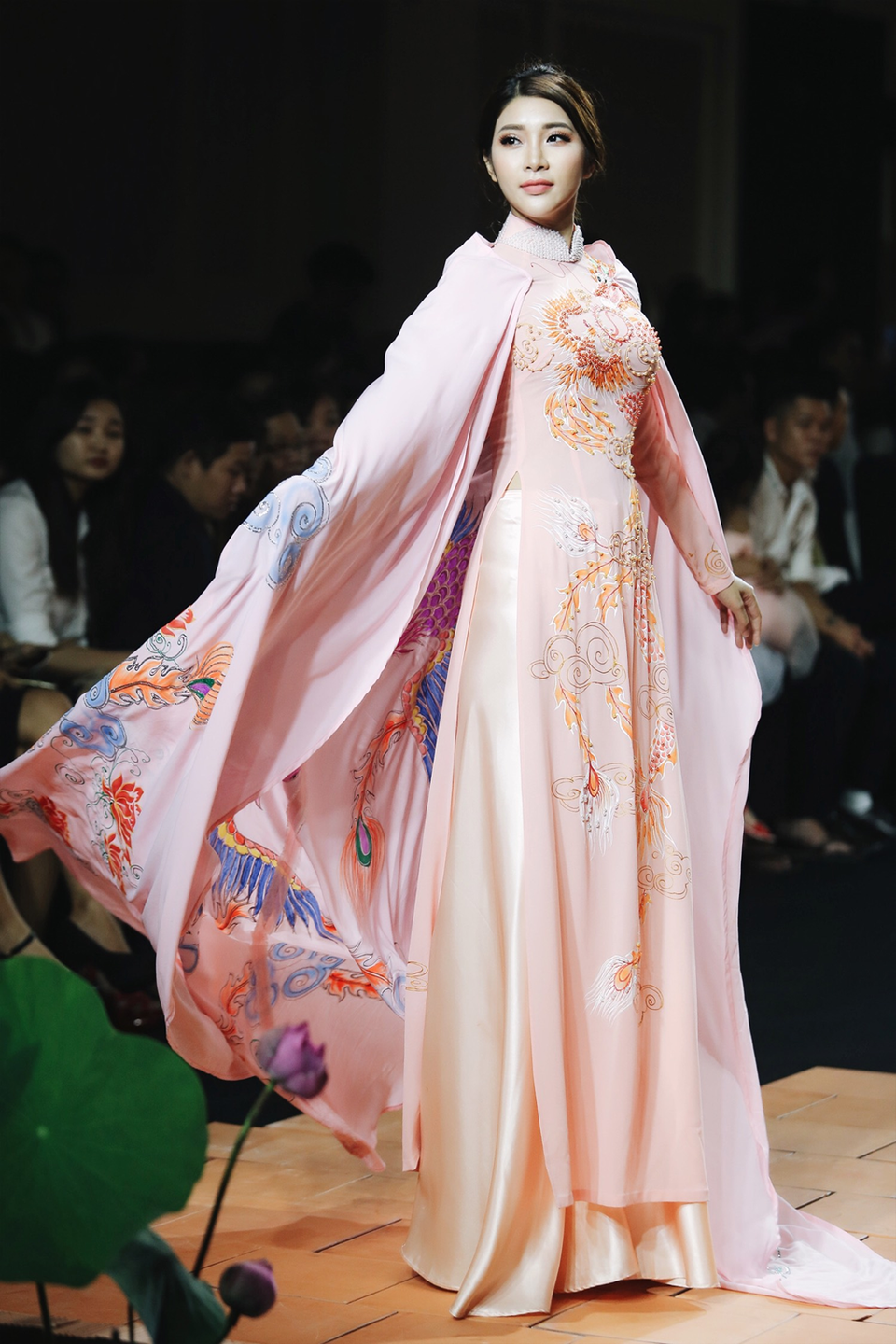 Được công chúng biết đến với những vai diễn trên sóng truyền hình (13 nữ tù, Zippo, Mù tạt và em, Biệt thự Pensee, Sóng gió gia đình…) nhưng ít tai biết, trước khi Nam tiến, Yan My là một trong những người mẫu tuổi teen Hà thành.