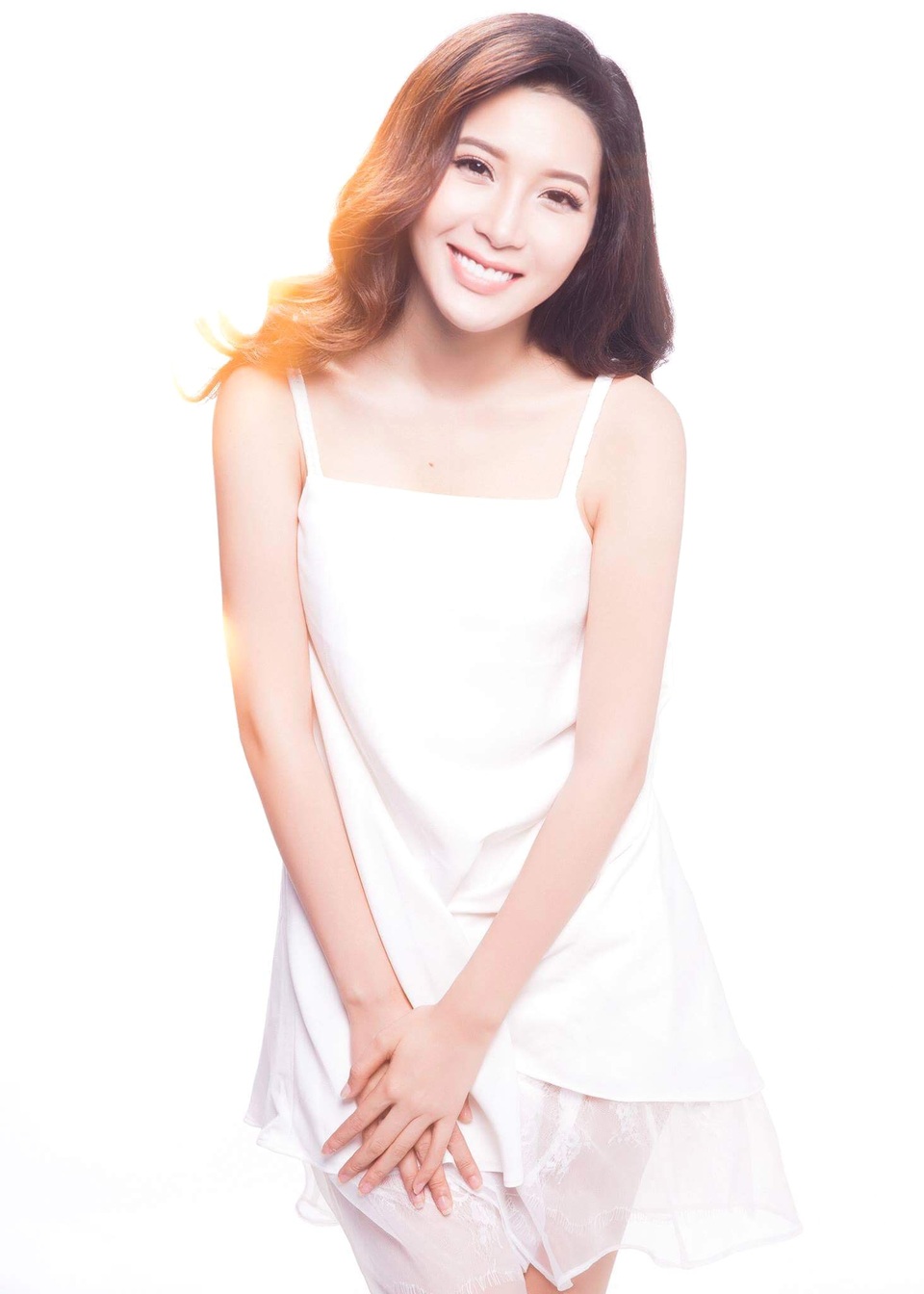 Đằng sau hình ảnh một diễn viên được yêu mến thì Yan My luôn mong muốn được về bên gia đình, chăm chút cho căn bếp được ấm cúng và chia sẻ nó với những người thân yêu.