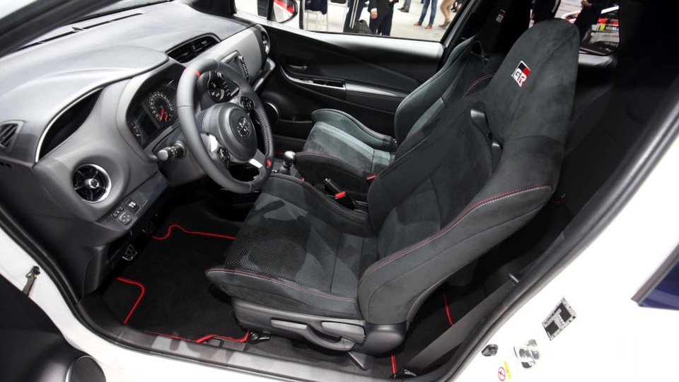 Ford Fiesta ST không phải đối thủ của Toyota Yaris GRMN - 3
Ghế ngồi của Yaris GRMN do nhóm làm ghế cho siêu xe Lexus LF-A đảm trách