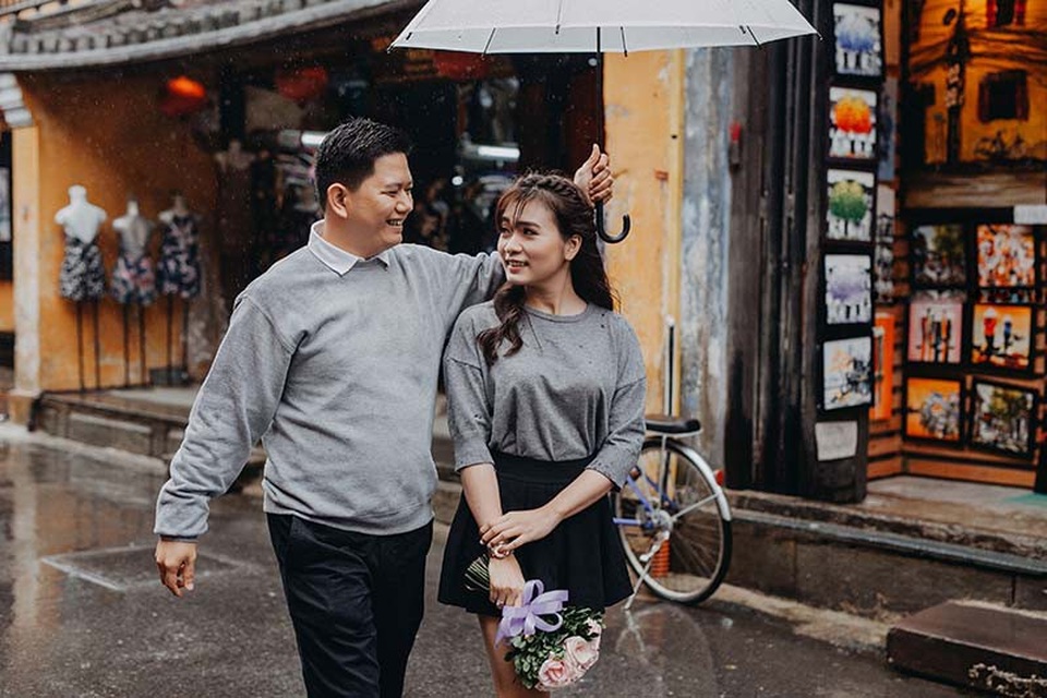 Cái kết đẹp cho chuyện tình đơn phương 3 năm của chàng trai Bình Dương - 5
Vì lớn hơn Bảo Châu 8 tuổi nên Hào Hiệp chững chạc và trưởng thành, anh luôn nhường nhịn, dỗ dành khi người yêu dỗi hờn.