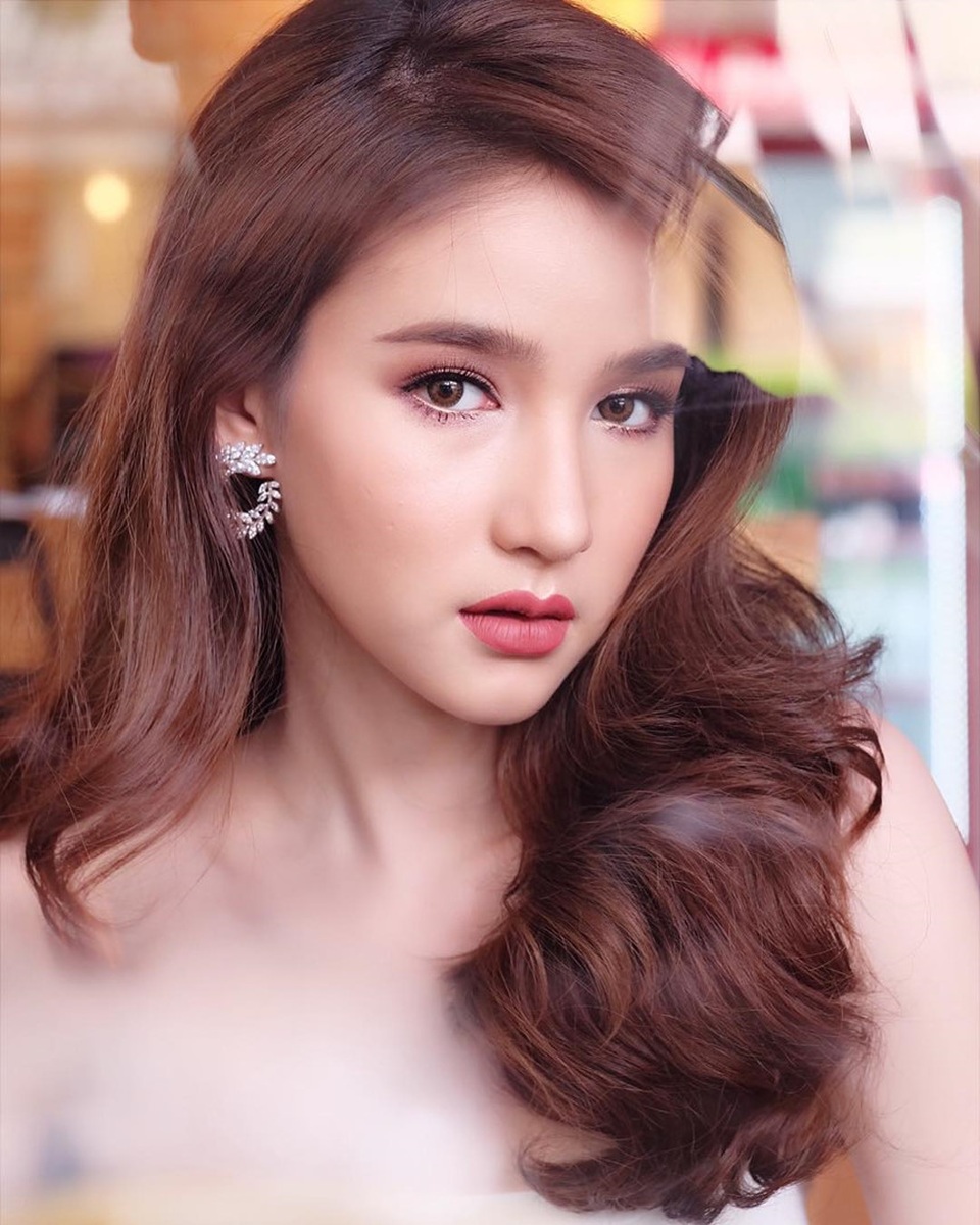 Ngẩn ngơ ngắm gương mặt "không góc chết" của tân hoa hậu chuyển giới Thái Lan - 20
Yoshi Rinrada Thurapan trong một số shoot ảnh thời trang tại Thái Lan.