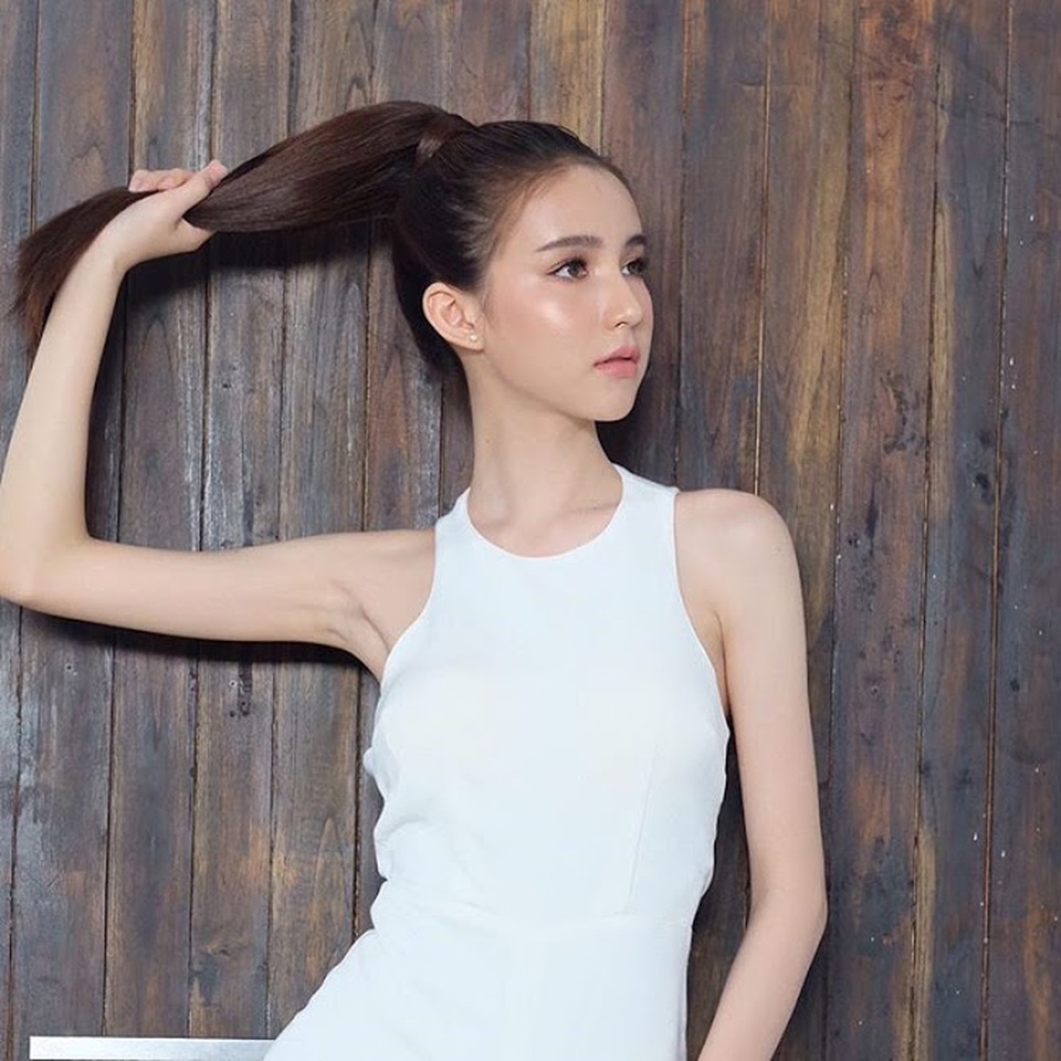 Ngẩn ngơ ngắm gương mặt "không góc chết" của tân hoa hậu chuyển giới Thái Lan - 13 Ngẩn ngơ ngắm gương mặt "không góc chết" của tân hoa hậu chuyển giới Thái Lan - 13