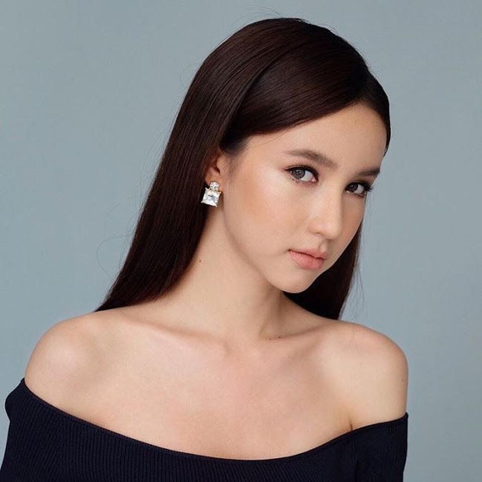Ngẩn ngơ ngắm gương mặt "không góc chết" của tân hoa hậu chuyển giới Thái Lan - 10 Ngẩn ngơ ngắm gương mặt "không góc chết" của tân hoa hậu chuyển giới Thái Lan - 10