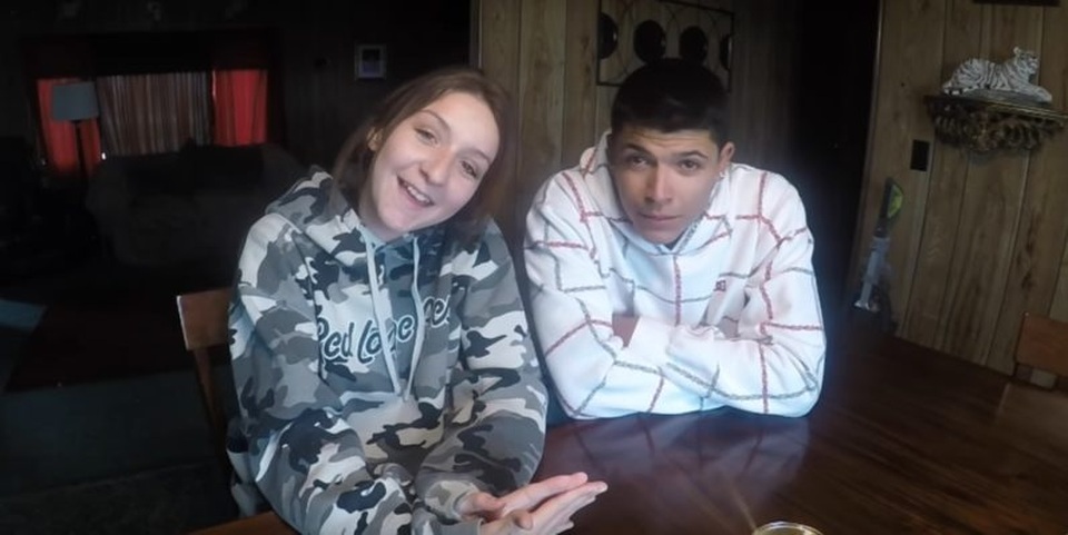 Vô tình bắn chết bạn trai khi đang làm video "trò lừa" trên YouTube - 1 Cặp đôi đồng sở hữu kênh YouTube La MonaLisa chuyên đăng tải trò lừa và những nội dung giải trí khác.