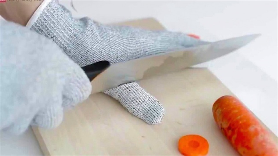 Những ý tưởng “siêu tiện dụng” nên được phổ biến trên toàn thế giới - 4 Chiếc găng tay này có thể bảo vệ tuyệt đối cho bạn khỏi những vết cắt khi vào bếp.