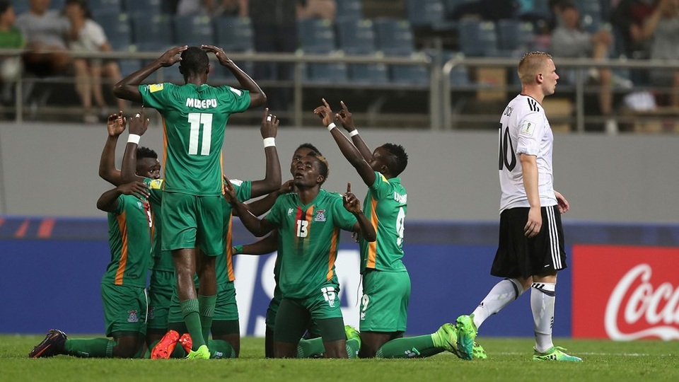 U20 Anh đi tiếp, U20 Đức bị loại tại World Cup U20 - 2
U20 Zambia ăn mừng chiến thắng nghẹt thở trước U20 Đức