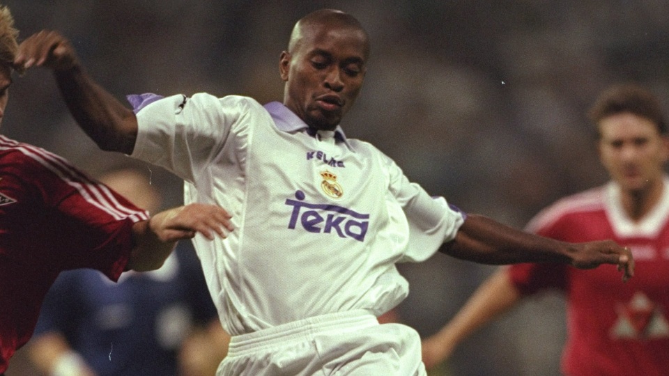 Ze Roberto sang Real Madrid năm 1997 nhưng không thể cạnh tranh vị trí chính thức tại đây. Dù vậy, sau này, anh đã thi đấu thành công ở Đức trong màu áo Leverkusen, Bayern Munich. Hiện tại, Ze Roberto vẫn còn thi đấu cho Palmeiras dù bước sang tuổi 45.