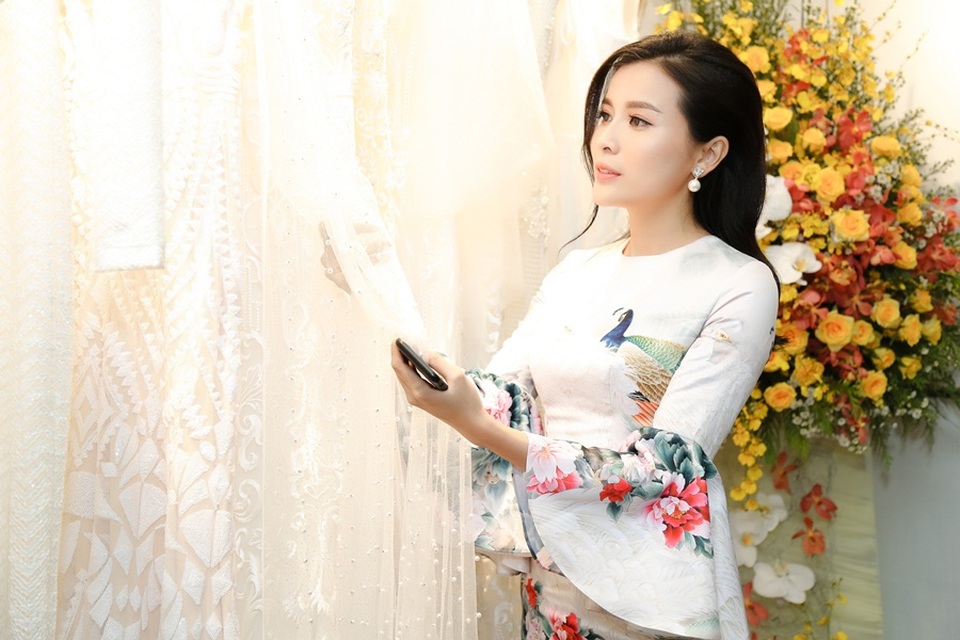 Chân dài Việt mặc kín bưng, đến sớm vì sợ “lộ hàng”, nhận “gạch đá” - 5 Chân dài Việt mặc kín bưng, đến sớm vì sợ “lộ hàng”, nhận “gạch đá” - 5