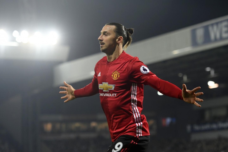 Dù ở tuổi 35 nhưng Ibrahimovic vẫn khiến nhiều “đàn em” phải nể phục bởi sức khỏe cũng như phong độ xuất sắc trong màu áo MU. Mourinho quả là tinh tường khi quyết định mang Ibrahimovic về MU.