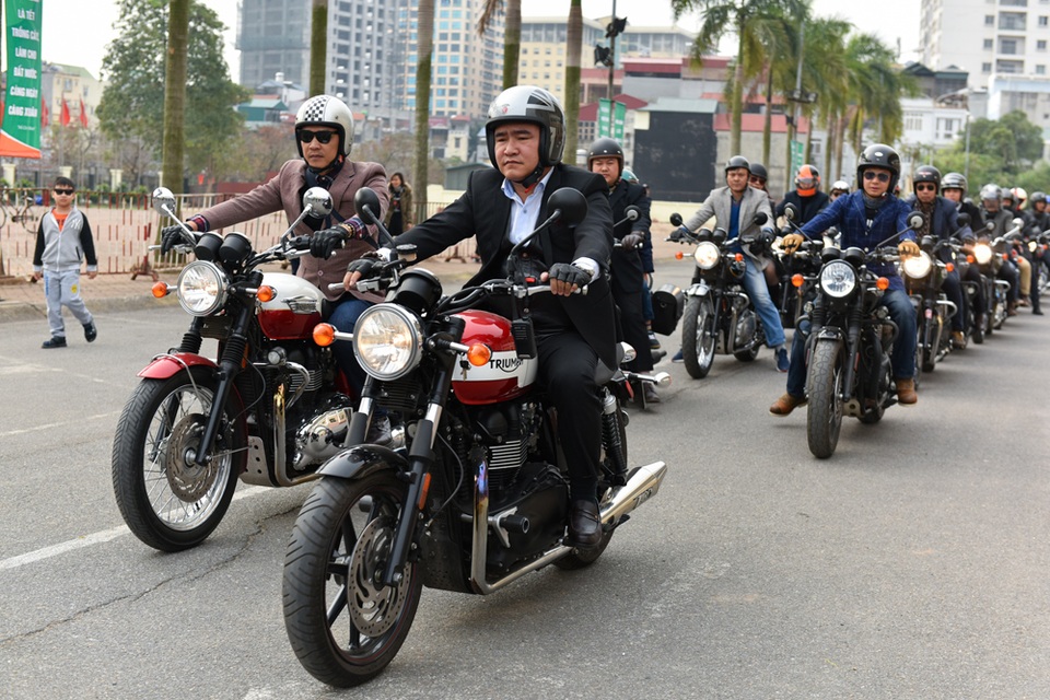 Đoàn môtô phân khối lớn diễu hành tưởng nhớ Trần Lập - 13
Tất cả đều hướng đến show diễn Hẹn gặp lại, sẽ diễn ra vào tối nay 26/2 tại nhà thi đấu Quần Ngựa (Hà Nội) để tưởng nhớ cố nhạc sĩ Trần Lập - linh hồn của ban nhạc Bức Tường.