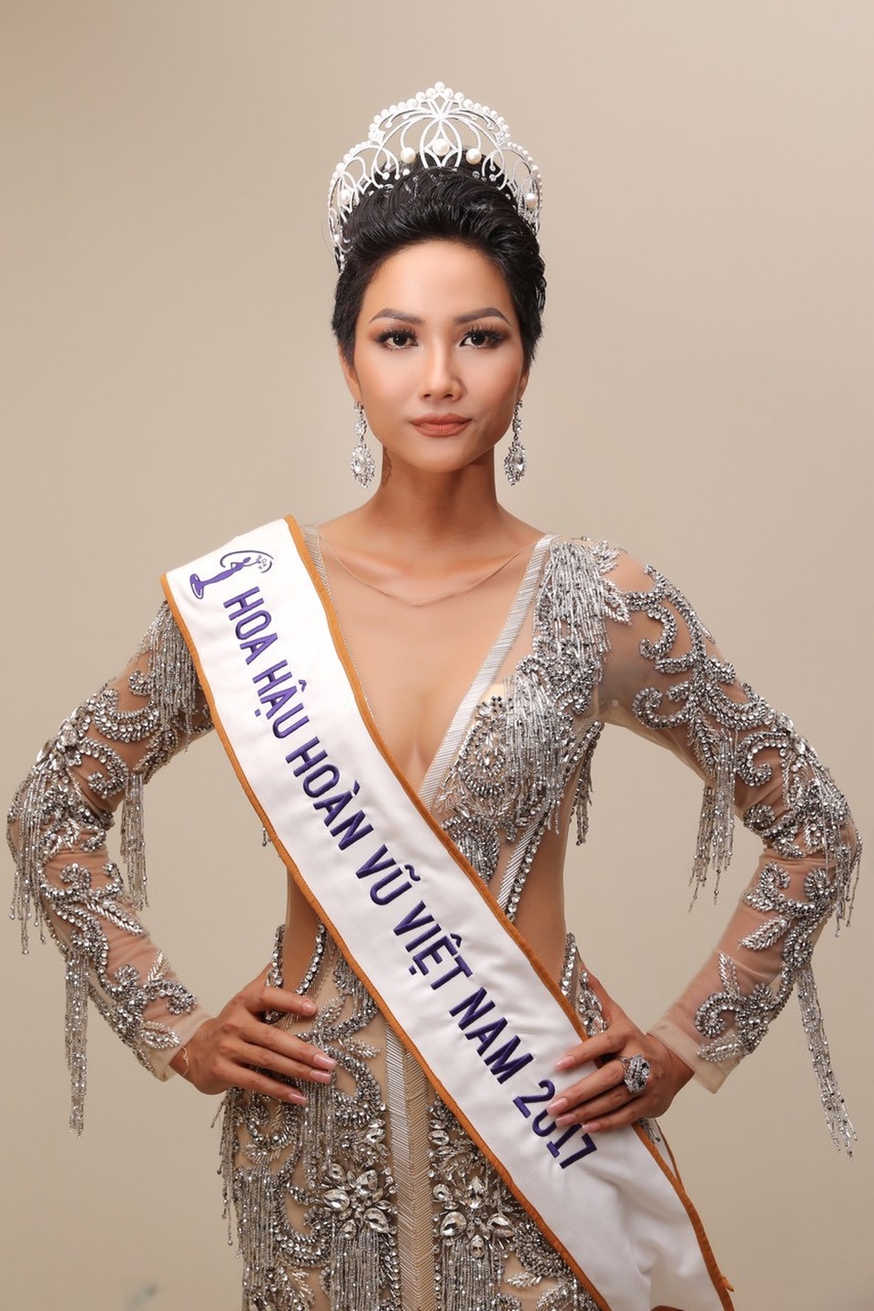 Những điều ít biết về tân Hoa hậu Hoàn vũ 2017 H'Hen Niê - 4 Những điều ít biết về tân Hoa hậu Hoàn vũ 2017 H'Hen Niê - 4