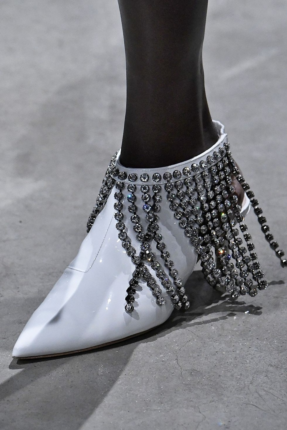 Những xu hướng giày dép mới của năm 2018 - 2
Christopher Kane