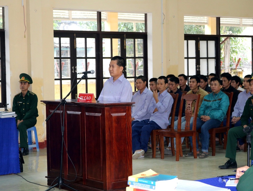 Nguyên Phó Đồn biên phòng bị đề nghị 30-42 tháng tù - 1 Bị cáo Lê Xuân Chính tại phiên xét xử