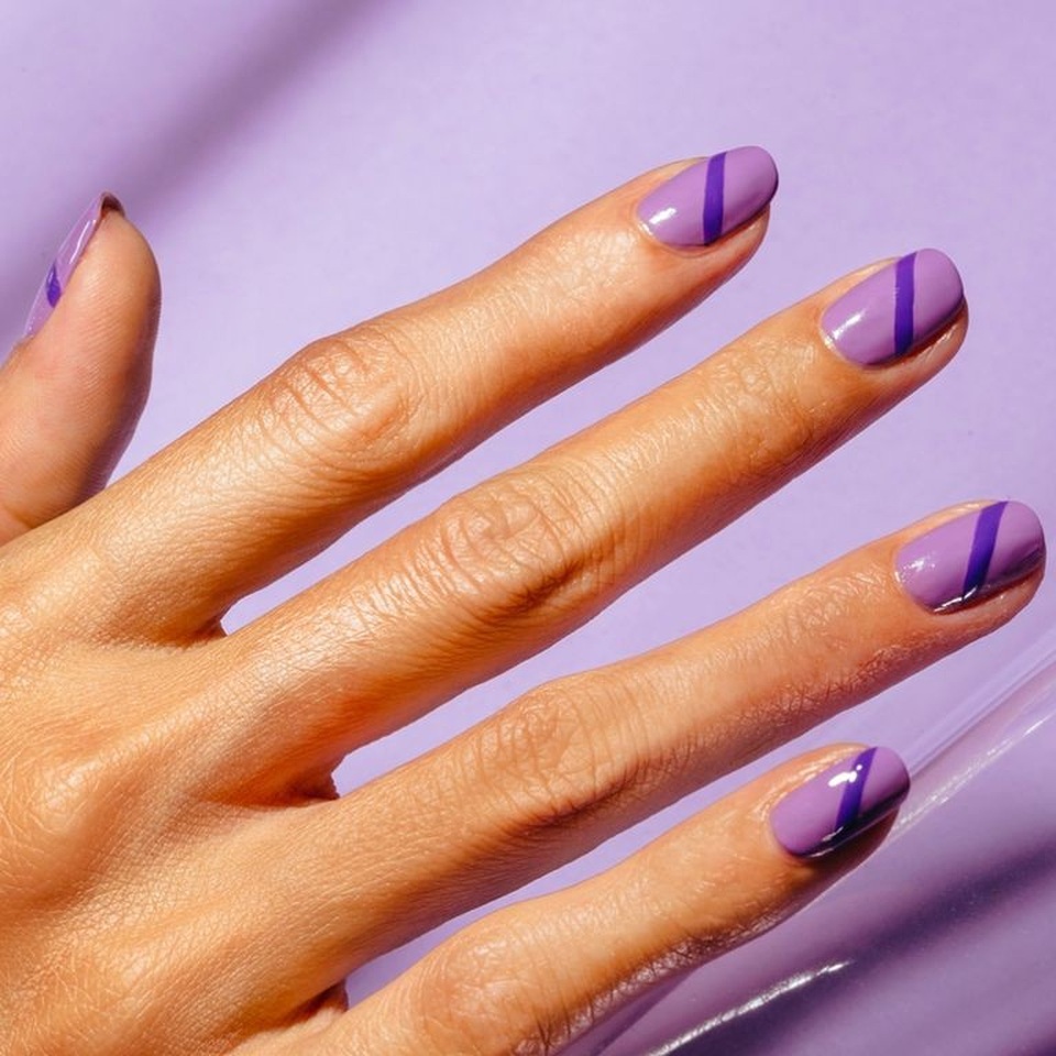 Những màu sơn móng sành điệu cho mùa xuân 2018 - 5
Màu tím violet lãng mạn