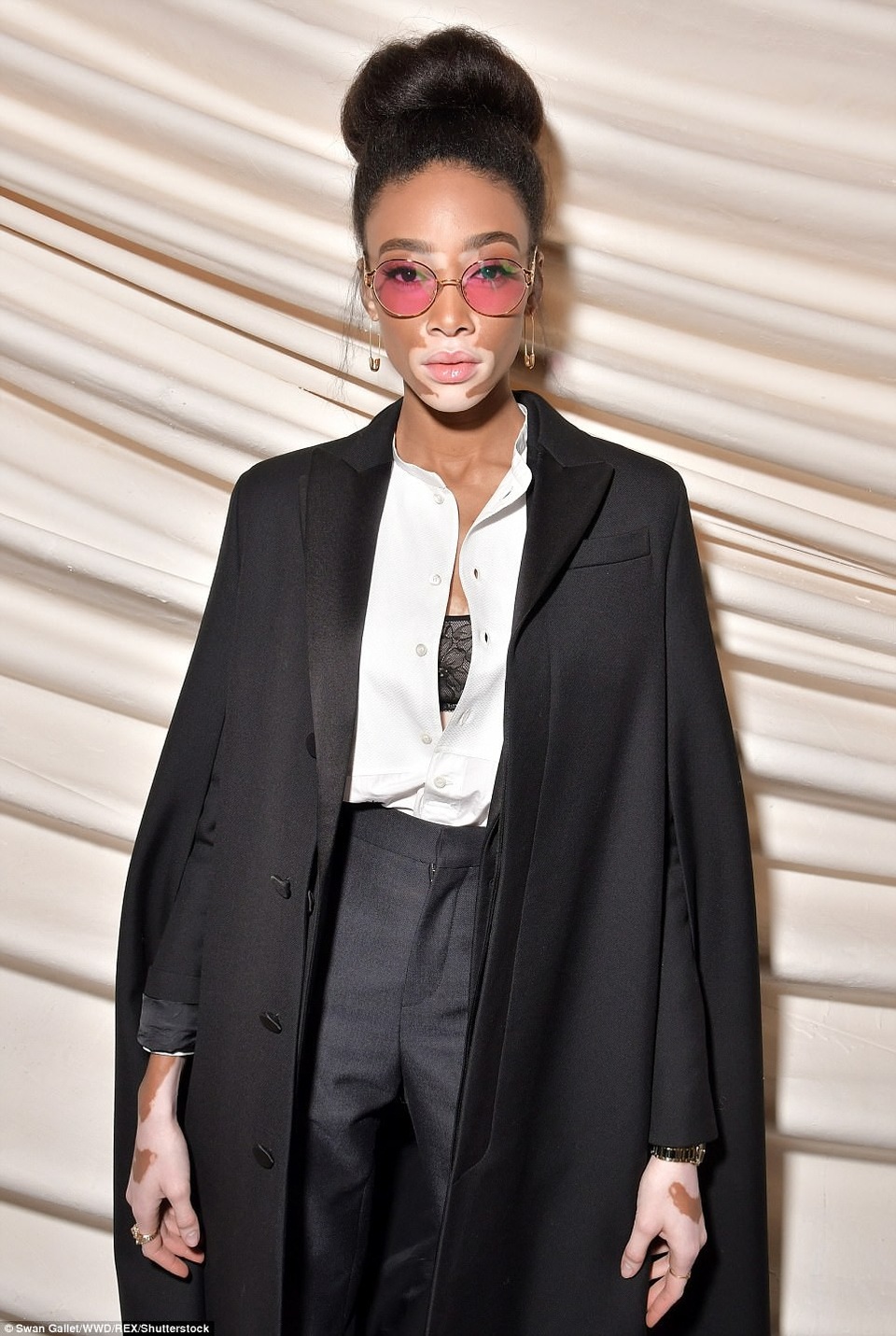 Người đẹp nhộn nhịp đi xem show diễn lớn - 8
Winnie Harlow - người mẫu bạch tạng đình đám tới từ Canada