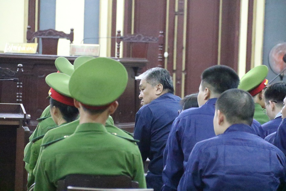 Ông Trần Bắc Hà xin vắng mặt tại tòa vì đang nằm viện - 1 Phạm Công Danh cùng đồng phạm tại phiên tòa.