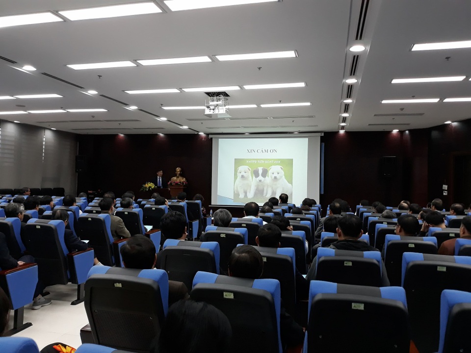 Tuyển dụng bác sĩ tại các bệnh viện quận, huyện gặp nhiều khó khăn - 1 Toàn cảnh hội nghị