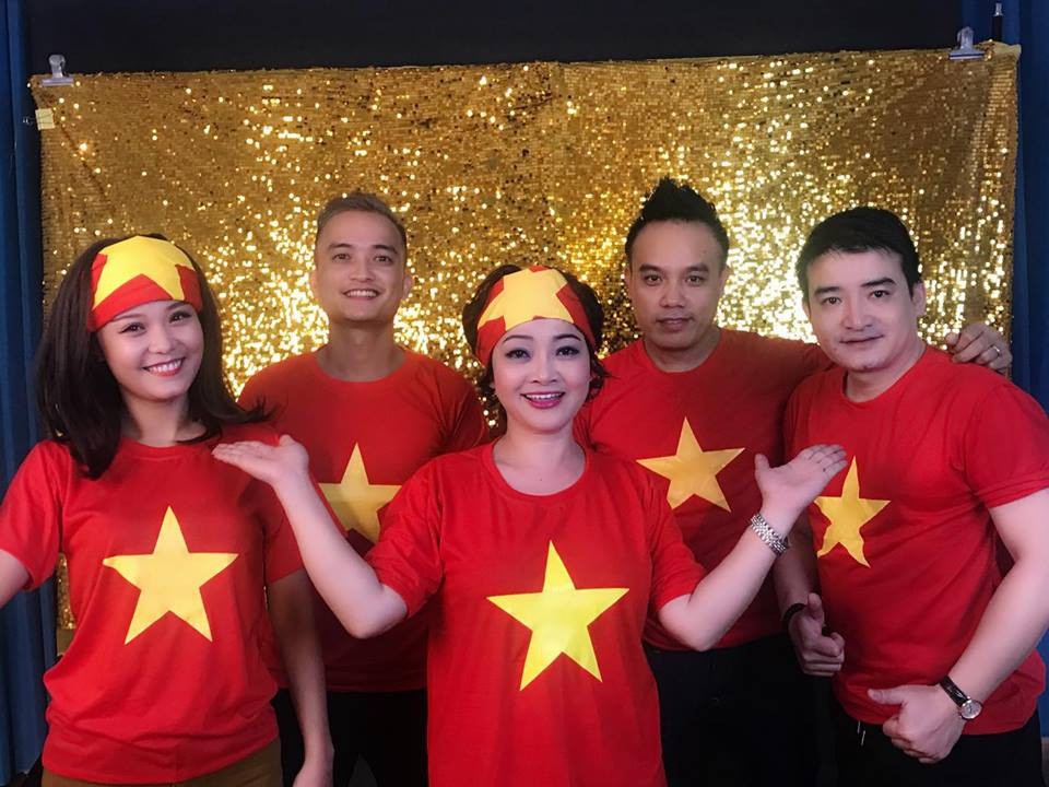 Nhiều nghệ sĩ Việt hoà giọng MV, sáng tác ca khúc cổ vũ U23 Việt Nam - 2 Nhiều nghệ sĩ Việt hoà giọng MV, sáng tác ca khúc cổ vũ U23 Việt Nam - 2