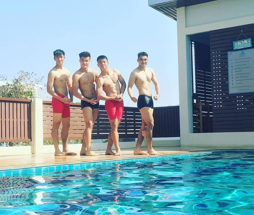 Facebook "anh chồng quốc dân" Bùi Tiến Dũng ngập tràn lời tỏ tình - 12 Body chuẩn
