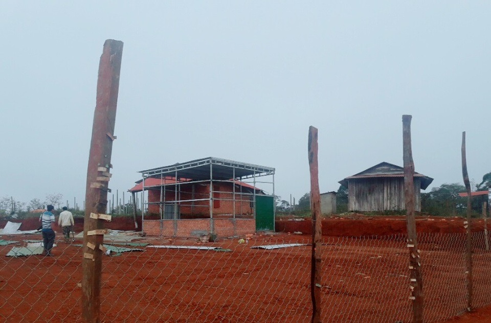 Đắk Nông: Nhức nhối tình trạng ngang nhiên mua bán, dựng nhà trên đất lâm nghiệp! - 1 hàng chục lều lán, nhà tôn, nhà kiên cố được dựng lên, chuẩn bị đưa vào sử dụng