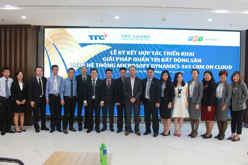 Giải pháp “số hóa” trong quản lý bất động sản - 1 Đại diện TTC LAND và FPT Software tại buổi lễ