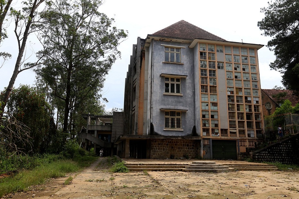 Tu viện dòng Franciscaines được người Pháp xây dựng bị bỏ hoang gần 20 năm nay