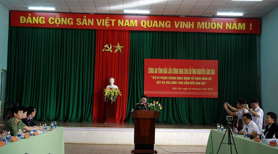 Công an tỉnh Đắk Lắk công khai xin lỗi người đàn ông mang thân phận bị can suốt 33 năm - 2 Toàn cảnh buổi xin lỗi công khai