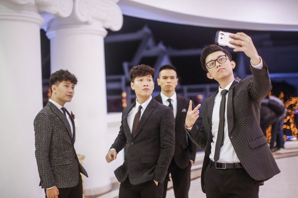 Nhiều nghệ sĩ Việt hoà giọng MV, sáng tác ca khúc cổ vũ U23 Việt Nam - 5 Các thành viên nhóm Oplus cũng đã kịp cho ra mắt một ca khúc và đang cố gắng hoàn thành sớm nhất để gửi tặng U23 Việt Nam.