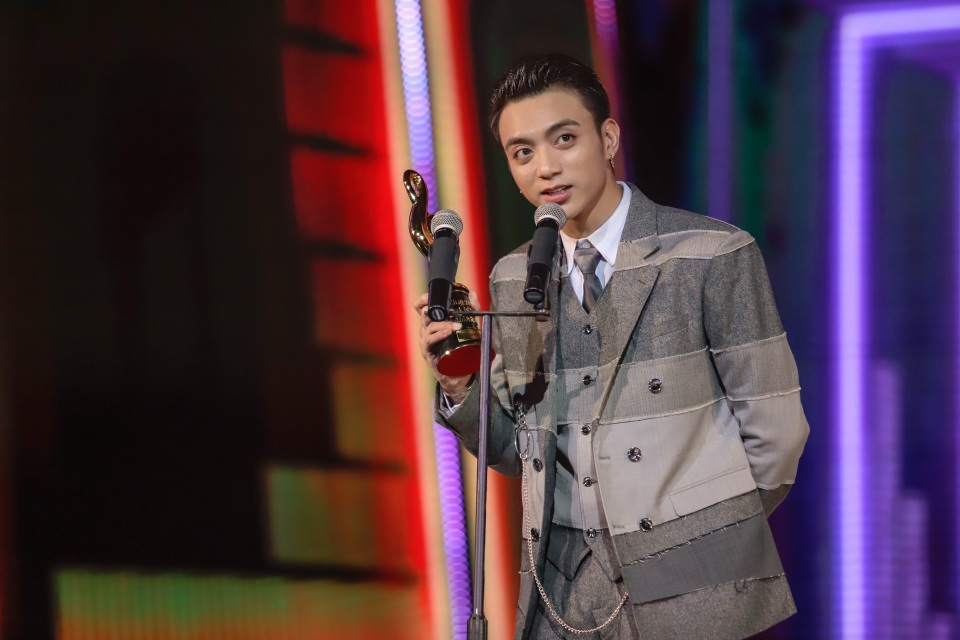 Min, Soobin, Hương Tràm đại thắng tại Zing Music Awards 2017 - 3 Giải Nghệ sĩ của năm được trao cho nam ca sĩ Soobin Hoàng Sơn