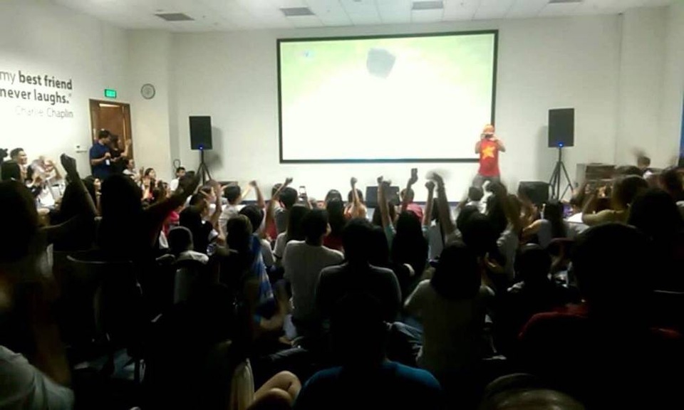 Trường đại học dời lịch thi trong ngày U23 Việt Nam đá chung kết - 2 Trận bán kết vừa rồi, trường ĐH Hoa Sen cũng bố trí cho sinh viên xem trực tiếp tại hội trường