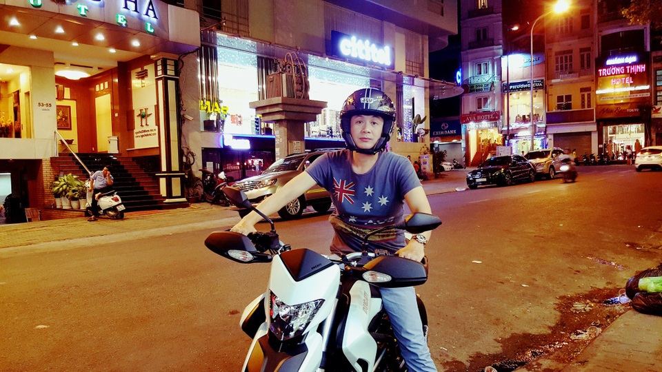Các sao Việt nói gì trước ngày sang Trung Quốc cổ vũ cho U23 Việt Nam? - 3 MC Anh Tuấn mong Việt Nam vô địch để còn ra đường đi bão với cả nước.