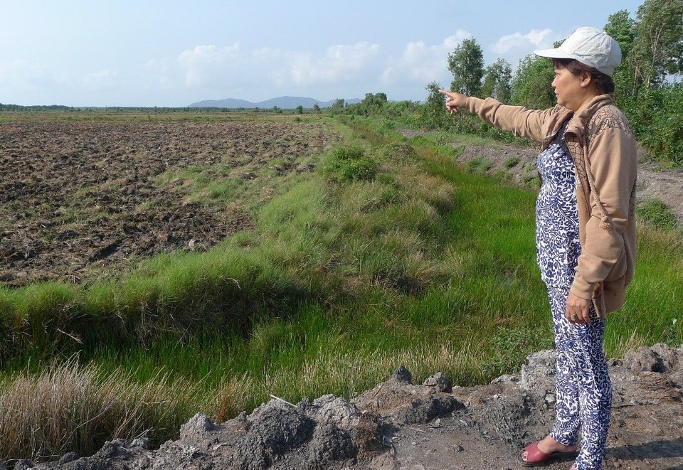 Thường trực Tỉnh ủy Kiên Giang chỉ đạo giải quyết vụ 60ha đất bỗng “lọt” vào quỹ đất xã! - 2 Sự việc của chị em bà Trần Thị Bình đã kéo dài hơn 10 năm qua nhưng đến nay chị em bà vẫn chưa được cấp giấy CNQSD đất cho 60ha đất mà chị em bà canh tác từ những năm 1989