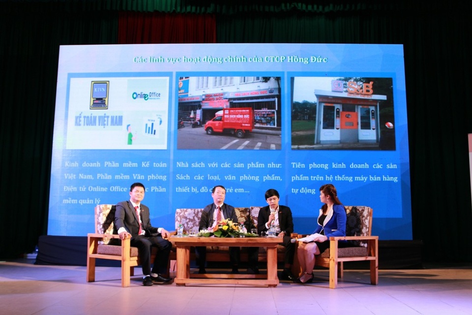 Triển khai 16 hoạt động khởi nghiệp tại Đại học Huế năm 2018 - 1 HSSV cùng các cán bô, giảng viên Đại học Huế tham gia giao lưu với khách mời về vấn đề khởi nghiệp.