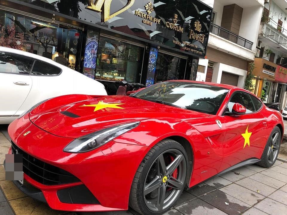 Hàng loạt xe "thay áo" Quốc kỳ tiếp lửa U23 Việt Nam trước chung kết - 10 Hàng loạt xe "thay áo" Quốc kỳ tiếp lửa U23 Việt Nam trước chung kết - 10