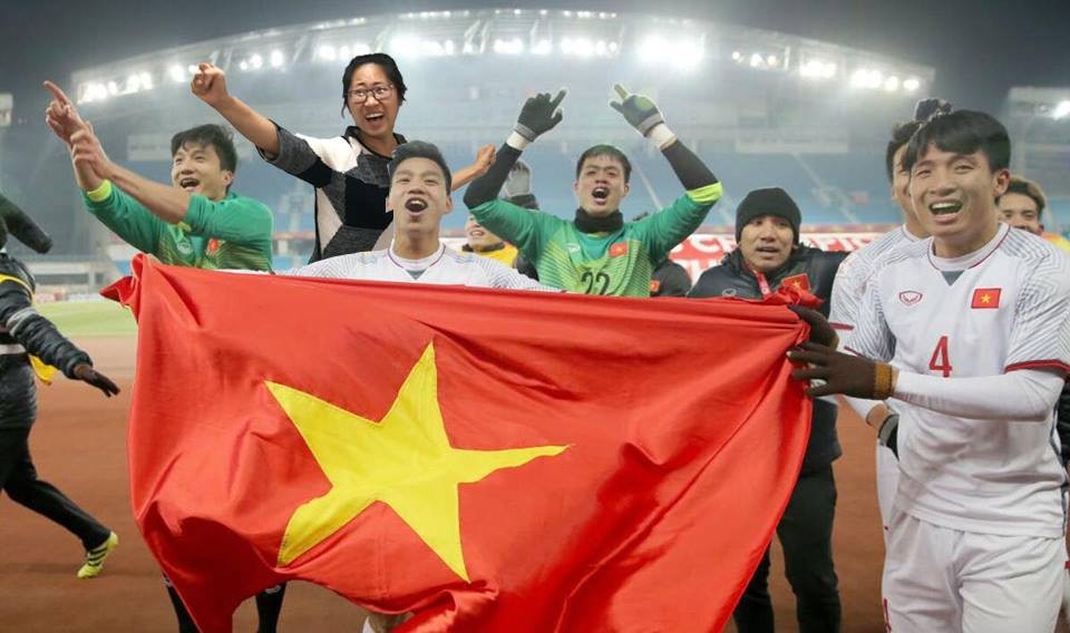 Cười nghiêng ngả "ảnh cưới photoshop" của nữ CĐV với thủ môn Bùi Tiến Dũng - 5 Cười nghiêng ngả "ảnh cưới photoshop" của nữ CĐV với thủ môn Bùi Tiến Dũng - 5