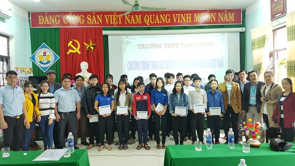 100 suất quà Grobest đến với học sinh nghèo vượt khó tỉnh Thừa Thiên Huế - 4 100 suất quà Grobest đến với học sinh nghèo vượt khó tỉnh Thừa Thiên Huế - 4