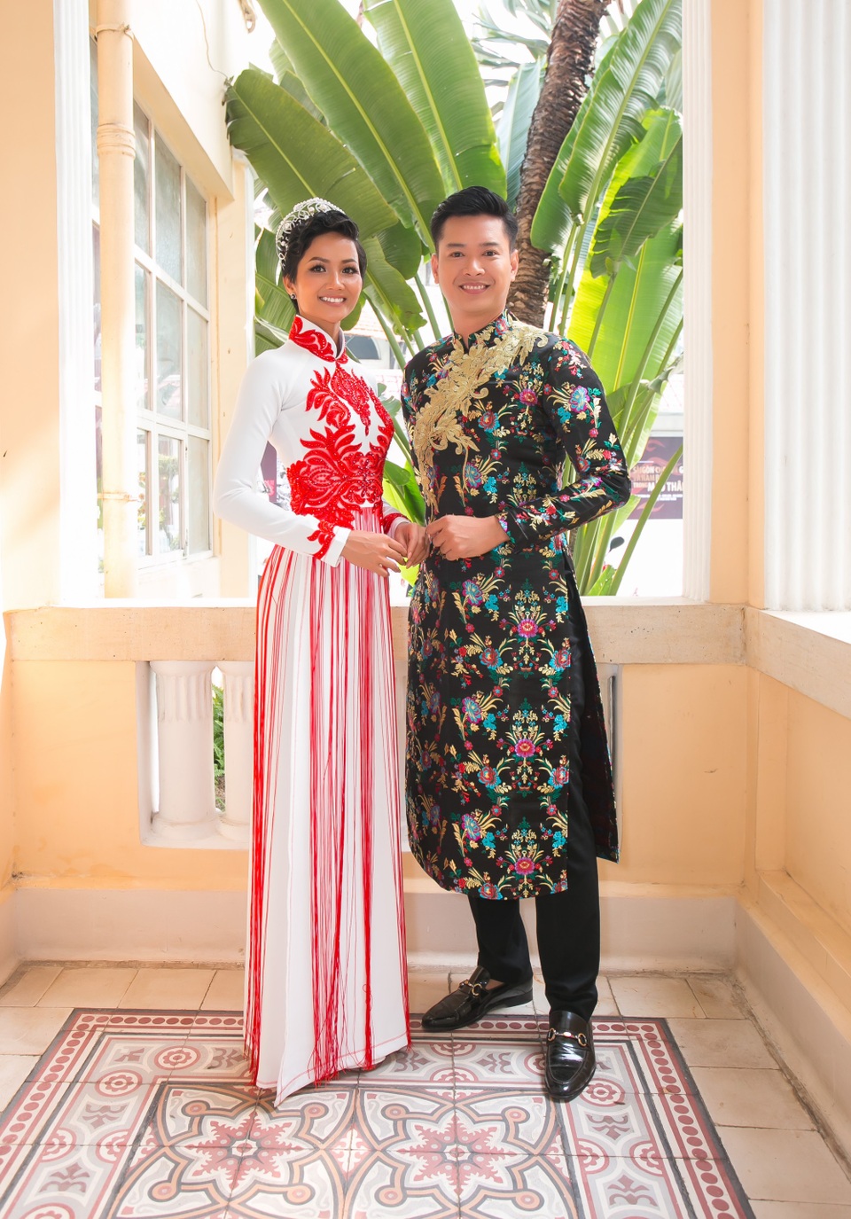 
Đức Vĩnh hết lời khen HHen Niê xinh đẹp và đáng mến
