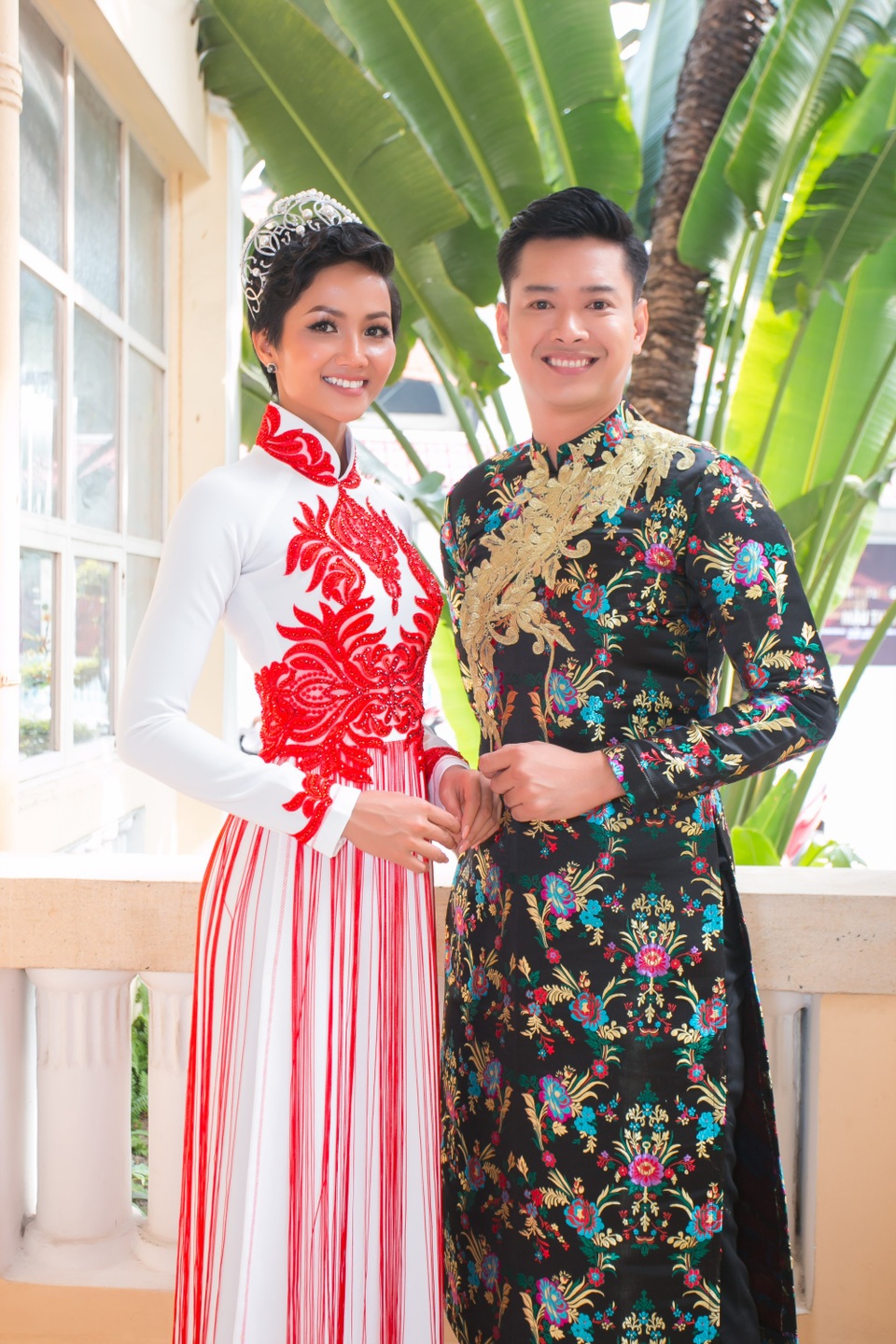 
Nam siêu mẫu Hồ Đức Vĩnh cùng tân hoa hậu hoàn vũ Việt Nam HHen Niê dự sự kiện văn hóa diễn ra tại Bảo Tàng Phụ Nữ Nam Bộ ngày 26/1 vừa qua
