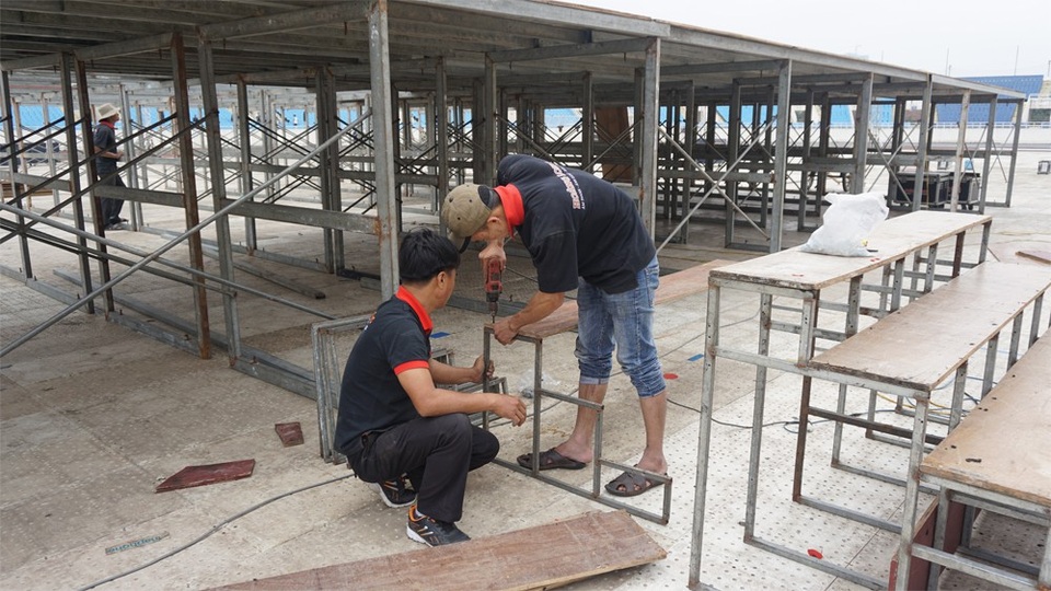 Sân Mỹ Đình gấp rút lắp màn hình "khủng" trước trận Việt Nam - Uzbekistan - 9 
Khu sân khấu chính