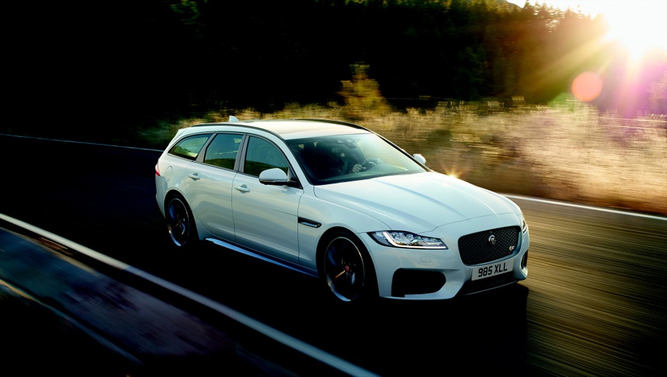 
Thiết kế ngoại thất đương đại và thể thao của Jaguar XF
