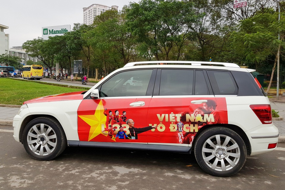 Muôn kiểu trang trí xe để cổ vũ đội tuyển U23 Việt Nam - 19 Muôn kiểu trang trí xe để cổ vũ đội tuyển U23 Việt Nam - 19