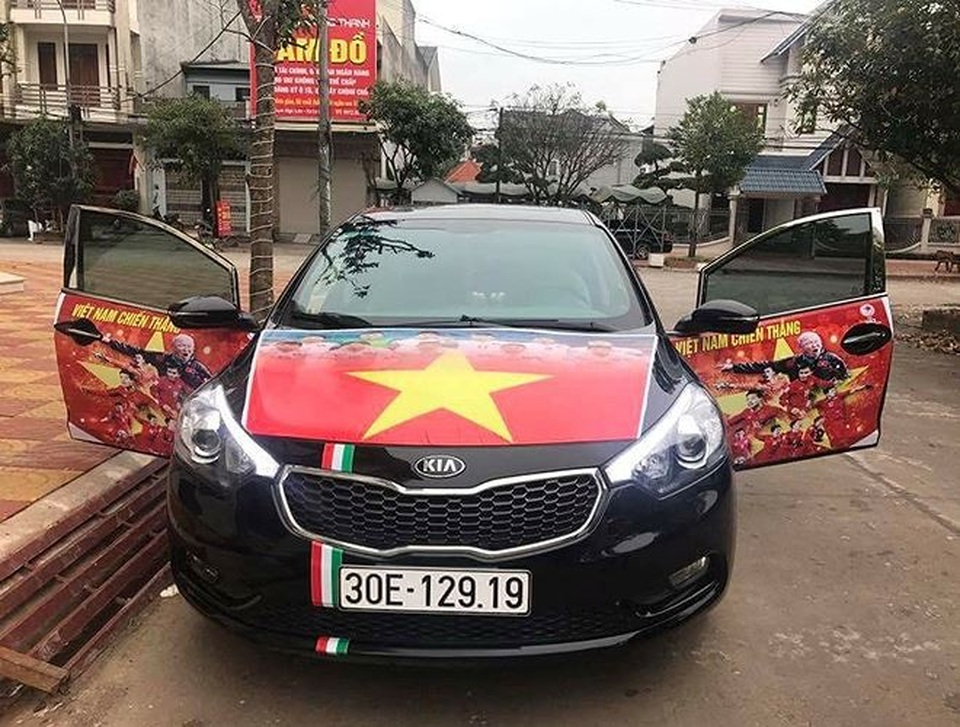 Muôn kiểu trang trí xe để cổ vũ đội tuyển U23 Việt Nam - 20 Muôn kiểu trang trí xe để cổ vũ đội tuyển U23 Việt Nam - 20