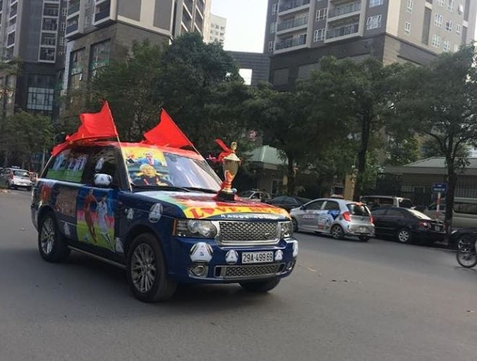 Muôn kiểu trang trí xe để cổ vũ đội tuyển U23 Việt Nam - 11
Niềm tin mãnh liệt vào chiến thắng được thể hiện rõ