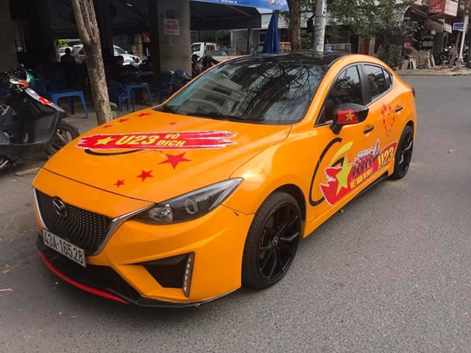 Muôn kiểu trang trí xe để cổ vũ đội tuyển U23 Việt Nam - 4 Muôn kiểu trang trí xe để cổ vũ đội tuyển U23 Việt Nam - 4