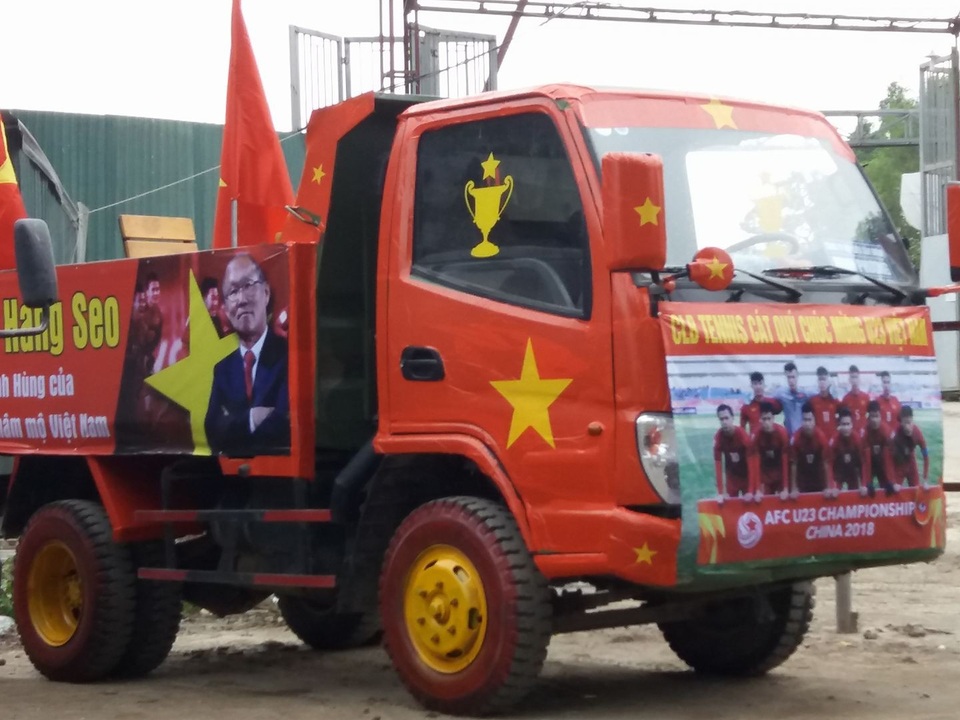 Muôn kiểu trang trí xe để cổ vũ đội tuyển U23 Việt Nam - 15 Muôn kiểu trang trí xe để cổ vũ đội tuyển U23 Việt Nam - 15