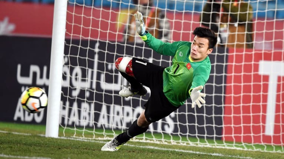 Thủ thành Bùi Tiến Dũng vẫn có thể ngồi dự bị tại V-League 2018 - 1 Thủ môn Tiến Dũng vẫn có thể ngồi dự bị tại V-League 2018