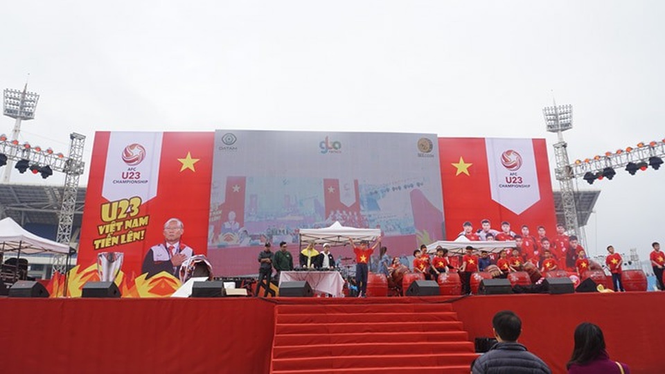 Thẫn thờ với bàn thua phút cuối, triệu người vẫn hô vang "Việt Nam vô địch" - 47
